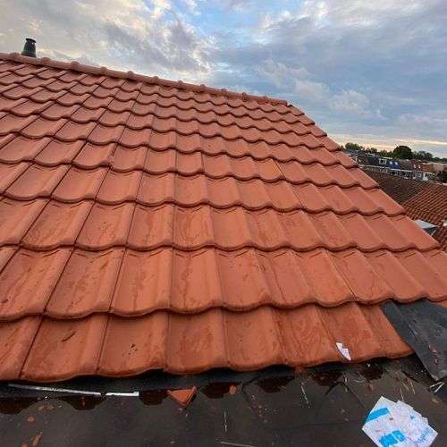 Dakdekker Zierikzee vlak pannendak met lekkage Dakdekker Zierikzee vlak pannendak met lekkage